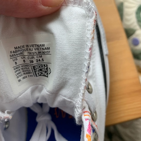 🌟SOLD🌟Converse Sneakers - NWT (new in box) - Picture 4 of 9